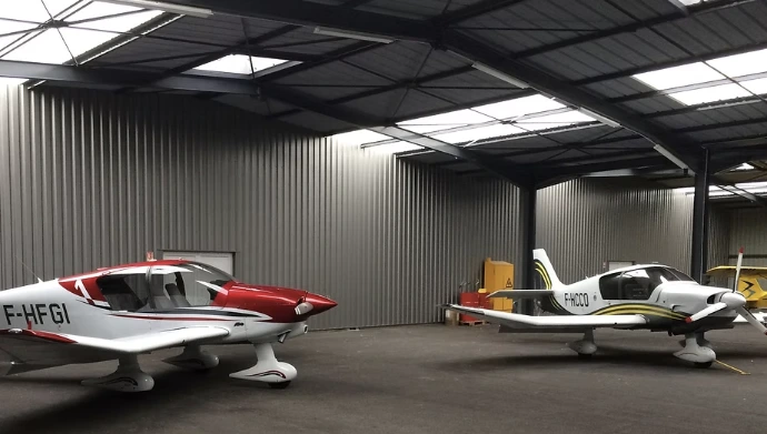 Un hangar du club Un hangar du club